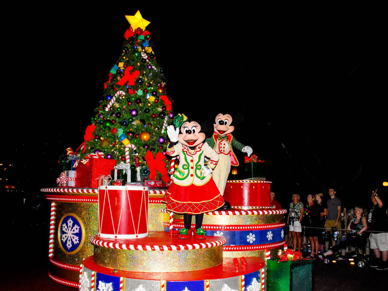 Mickey's Very Merry Christmas Party Entertainment Highlights
